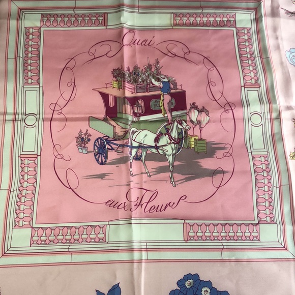 ✨Hermès “Quai Aux Fluers” silk scarf✨ - Picture 4 of 16